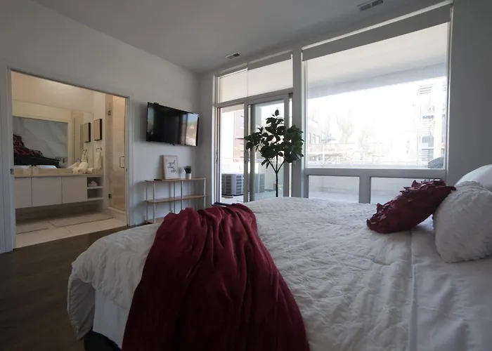 Large 4-bedroom Upscale W Rooftop *