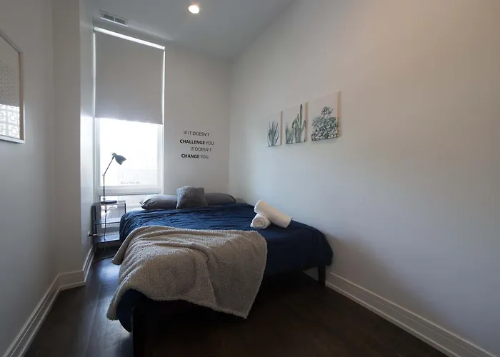 Large 4-bedroom Upscale W Rooftop *