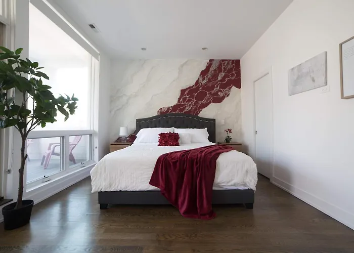 Large 4-bedroom Upscale W Rooftop * Chicago