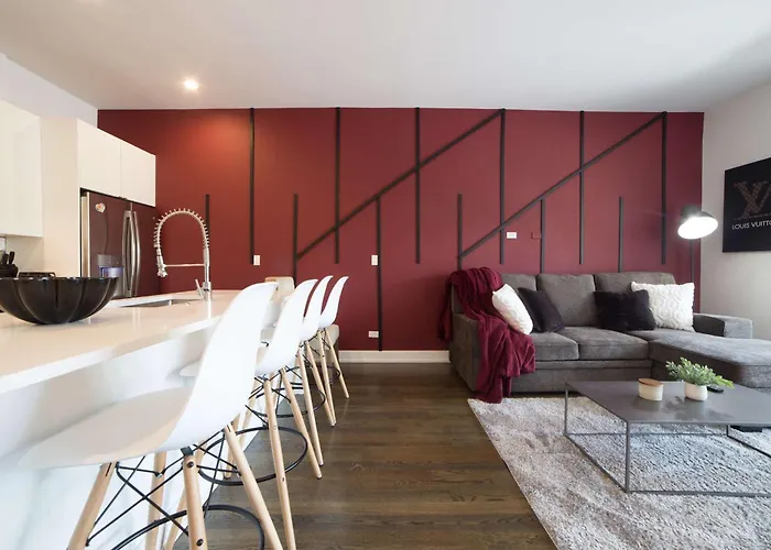 Large 4-bedroom Upscale W Rooftop